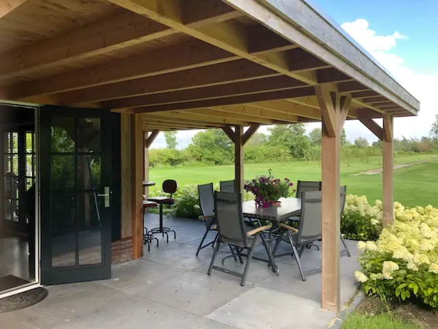 Terras met uitzicht op tuin